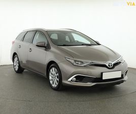 TOYOTA AURIS 1.2 TI, ČR,1.MAJ, SERV.KNIHA ZA 6 600 €