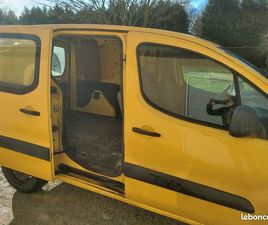 VÉHICULE UTILITAIRE