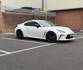 2024 TOYOTA GR86 2.4 MANUAL – 2,105 MILES – PEARL WHITE