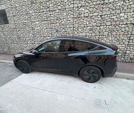 A VENDRE BELLE TESLA MODEL Y DE 2025 NOIR BRILLANT INTERIEUR BLANC