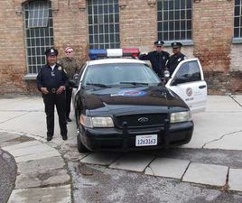 FORD CROWN VICTORIA P71 POLICE INTERCEPTOR