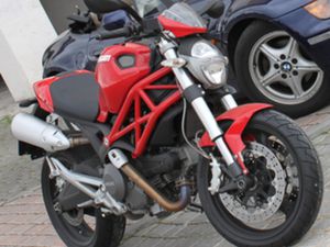 DUCATI MONSTER 696