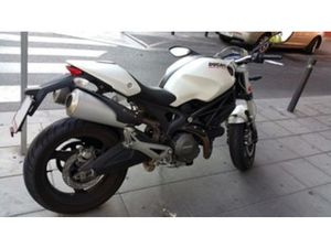 DUCATI MONSTER 696