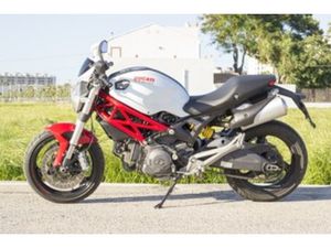 DUCATI MONSTER 696
