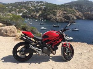 DUCATI MONSTER 696