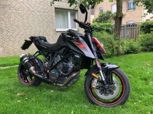 KTM 1290 SUPER DUKE R