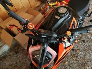 KTM 1290 SUPER DUKE R