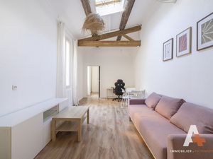 APPARTEMENT TYPE 2 MEUBLÉ 53m2 SECTEUR VIEUX PORT RUE SAINTE