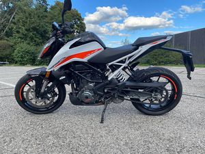 KTM DUKE 390 / MODÈLE 2021