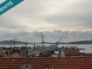 En hyper centre de Toulon  venez découvrir une bulle de tranquillité d'environ 74 m2 + 21 