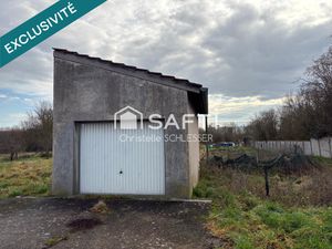 Garage fermé à deux pas du centre ville avec jardin