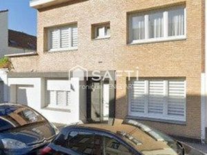 Appartement de 2 chambres dans un quartier recherché  cave et garage  proche de la plage