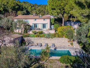 Maison Nages-et-Solorgues m² T-5 à vendre  579 000 €