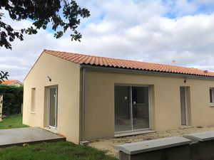 Location maison  91.43 m² T-4 à Cabariot  1 000 €