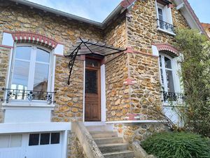Location maison  95.82 m² T-5 à Sucy-en-Brie  1 950 €