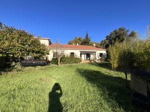 Maison familiale avec piscine sur grand terrain au calme
