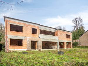 Uitzonderlijke ruwbouw met royale ruimtes te Meldert