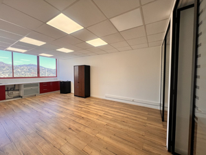 Bureaux à louer 168 69 m2 Grasse