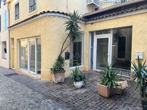 Local commercial à louer Fréjus Centre Historique Rue des Ar