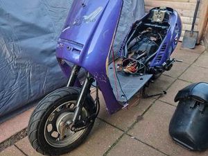 KYMCO DJ IN ONDERDELEN + 86CC TWH BLOK, STAAT IN DE WEG — SCOOTERS | KYMCO — MARKTPLAATS