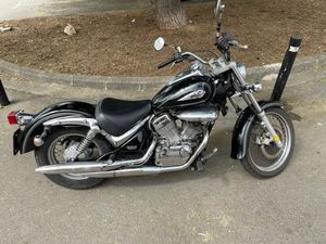 SUZUKI - INTRUDER