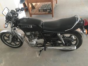 IHR GESCHENK ZU WEIHNACHTEN: YAMAHA-MOTORRAD XS 400