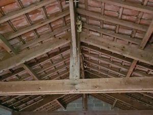 Garage 60 mètres carrés sur terrain de 1 hectare