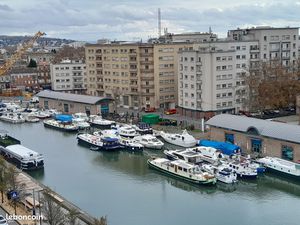 Superbe T3 traversant avec balcons sur port St Sauveur