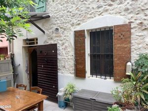 Appartement avec terrasse en maison de village à La Penne sur Huveaune