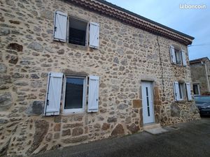 Maison de village en pierre