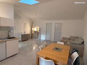 Location Appartement Meublé T3 - 59 m² Signes - 850 CC/mois