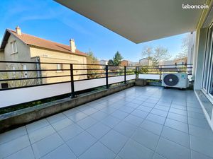 T3 meublé climatisé avec Terrasse  Garage  Piscine 69300 CALUIRE ET CUIRE