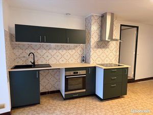 À louer maison avec dépendances et terrain