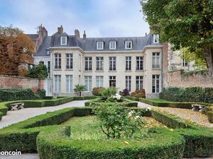 À louer — Appartement T2 de 66 m² rénové — Résidence de services Les Hespérides  Rue Royal