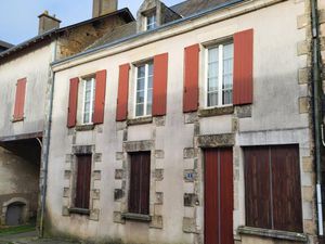 Maison sur étage Mazieres en gâtine avec petit jardin