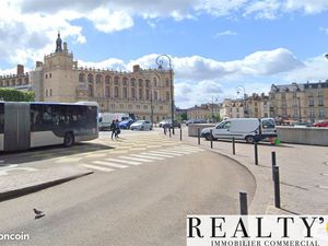 Local commercial 194 m²