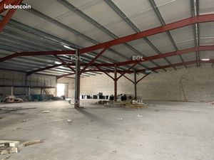 Local industriel 3 237 m²