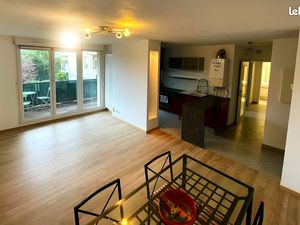 Appartement 3 pièces exposé sud-ouest : grand garage  cave et parking