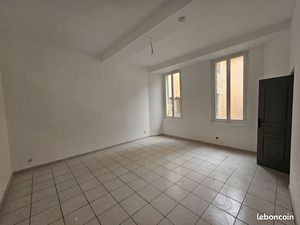 À louer – Grand studio bis de 37 m² en centre-ville d’Apt