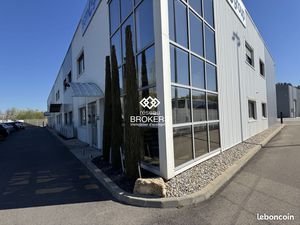 Local 611 m² Vourles