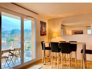 Appartement à louer 3 pièces + Pkg 2ème étage asc. 50m2 Vue Mer