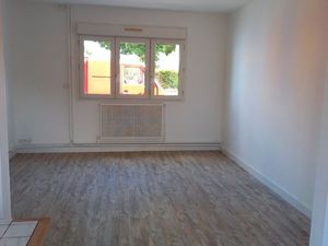 Maison avec garage et jardin