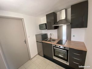 T1 en rez de jardin avec terrasse couverte