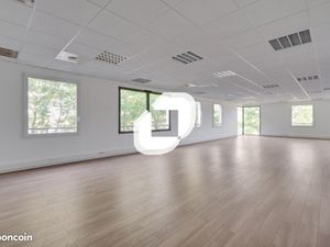 Bureau 137 m²