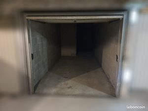 Parking Box 26m2 petite voiture