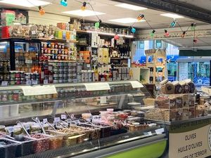 Fonds de commerce Halles Jacques Coeur Epicerie fine - olives - fruits secs
