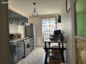 Grand F2 avec balcon et place de parking attitrée