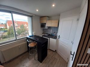Studio meublé ( parking + chauffage inclus dans les charges)