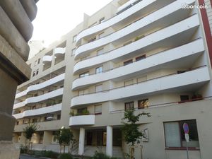 Location Grand T2 lumineux avec terrasse et vue sur Fourvière – Lyon 7ème (Place Jean Macé