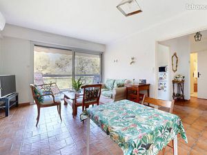 Appartement DANS RÉSIDENCE SENIOR avec vue exceptionelle sur parc 3 pièces 62 m² + garage 